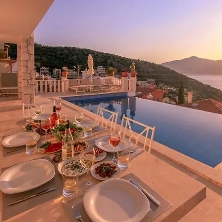 Villa Ketchy , Sleeps 12 , Heatable Infinity Pool , Wifi , Sunset In