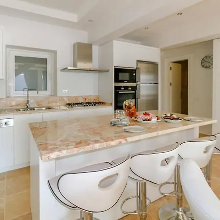 Ketchy , Sleeps 12 , Heatable Infinity Pool , Wifi , Sunset In *