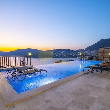 Villa Ketchy , Sleeps 12 , Heatable Infinity Pool , Wifi , Sunset In *